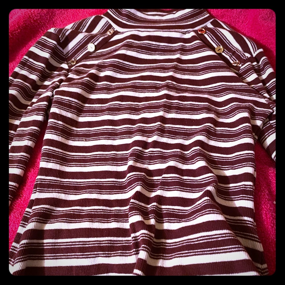 Burgundy and white turtle neck